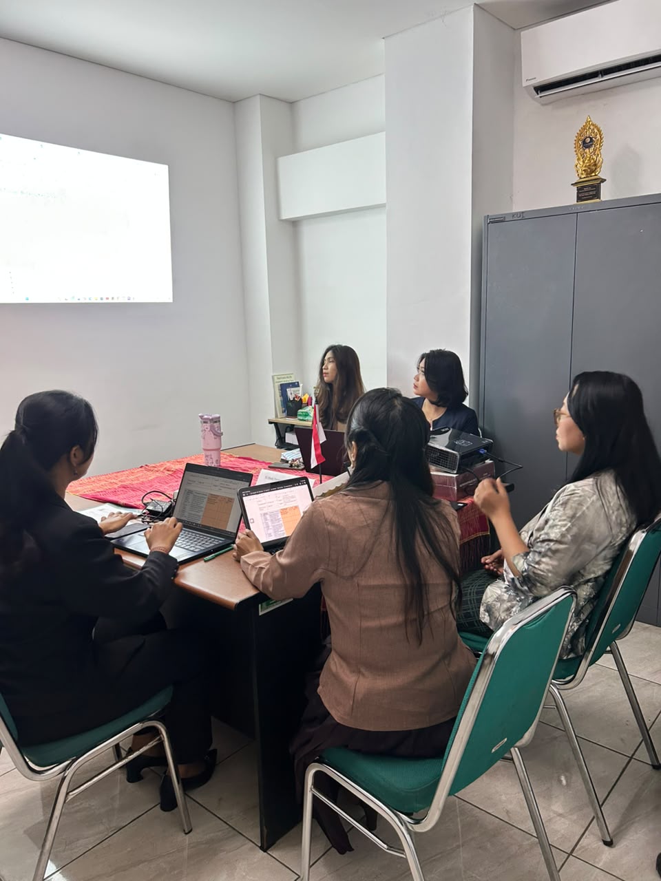 audit-lapangan-oleh-auditor-ke-biro-hubungan-internasional-dalam-audit-mutu-intenal