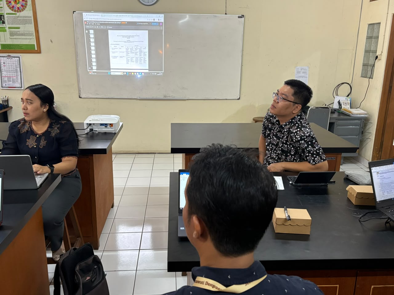 audit-lapangan-oleh-auditor-ke-prodi-s1-pendidikan-biologi-fkip-dalam-audit-mutu-intenal