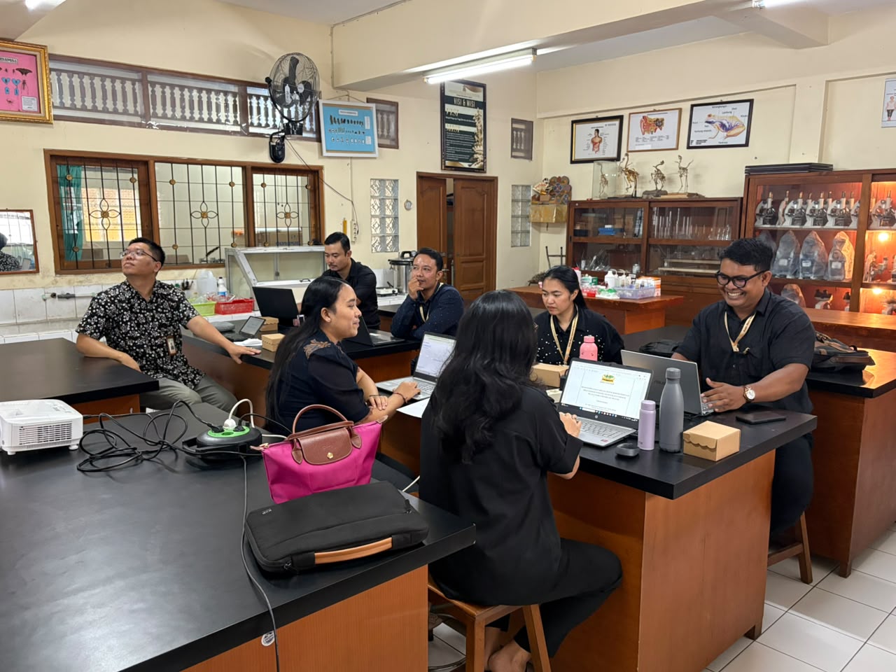 audit-lapangan-oleh-auditor-ke-prodi-s1-pendidikan-biologi-fkip-dalam-audit-mutu-intenal