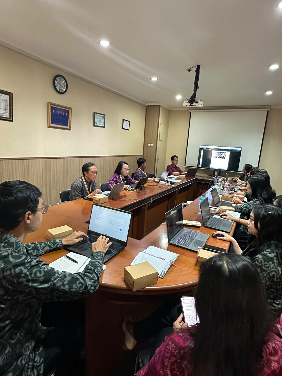 audit-lapangan-oleh-auditor-ke-prodi-s1-sastra-inggris-fakultas-bahasa-asing-dalam-audit-mutu-intenal