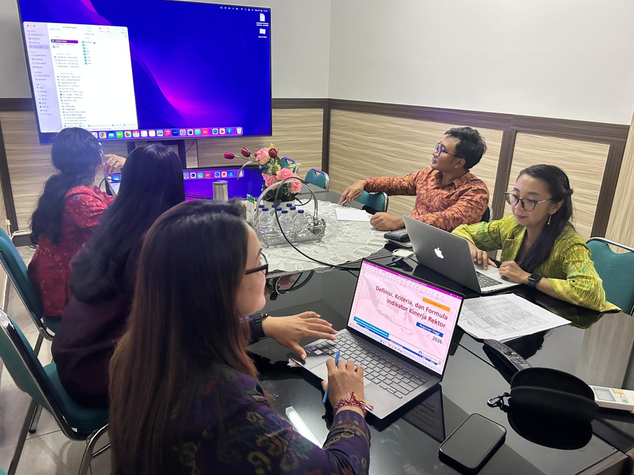 dilaksanakan-rapat-pembahasan-sotk-masing-masing-tim-lpmi-unmas-denpasar-serta-penyusunan-iku-pt-triwulan-1-januari-maret-2026