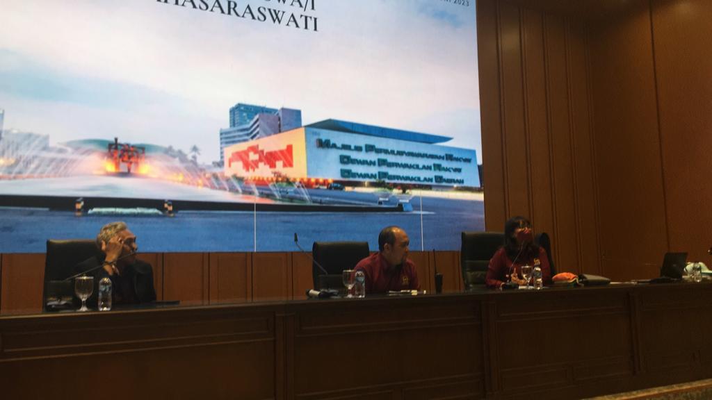 Fakultas Hukum Unmas Denpasar bersama dosen menyambagi DPR RI