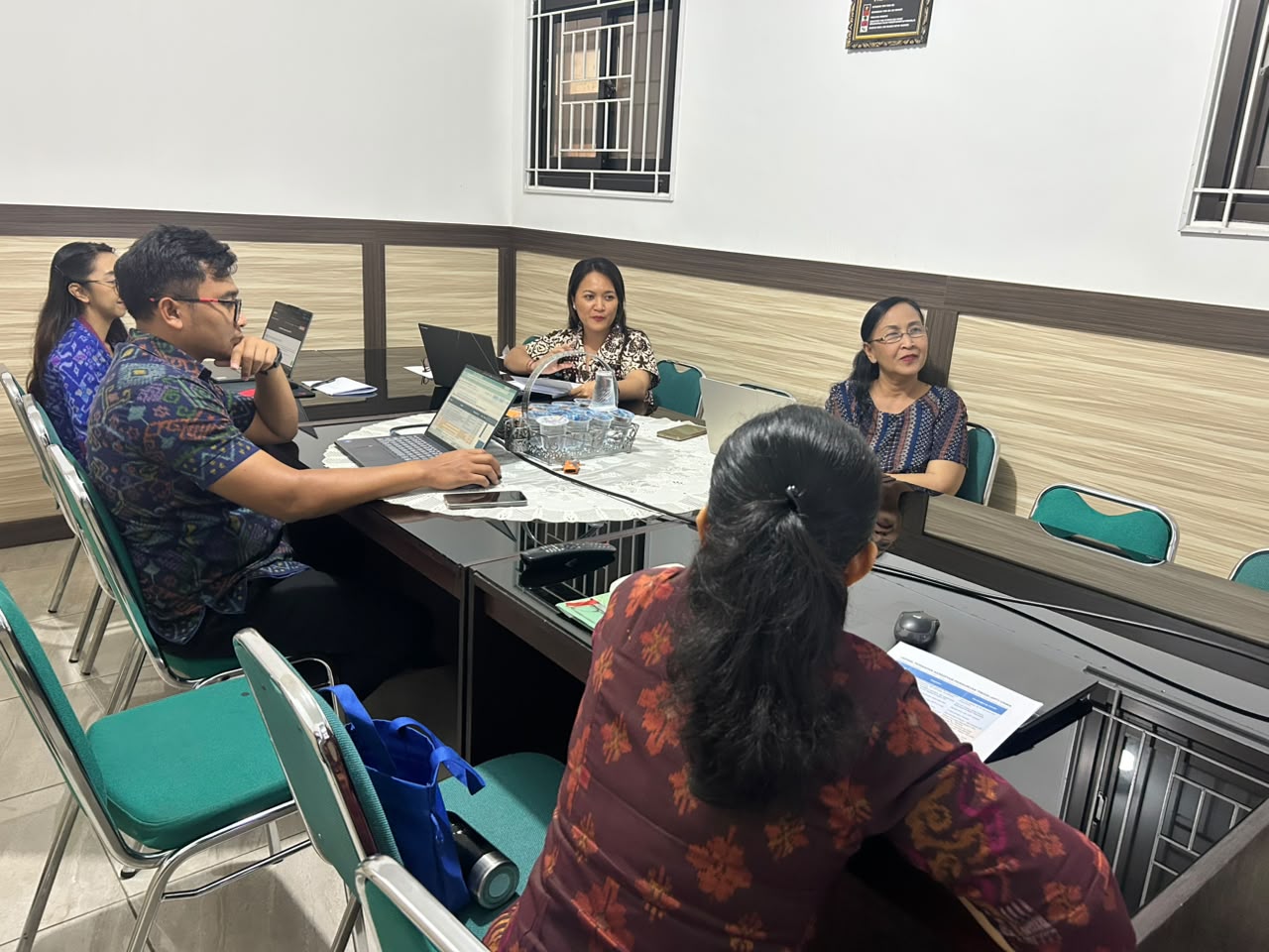 rapat-koordinasi-antara-tim-inti-tasforce-apt-dengan-kepala-bidang-penjaminan-mutu-internal-dan-pengembangan-unit-yayasan-pr-saraswati-denpasar