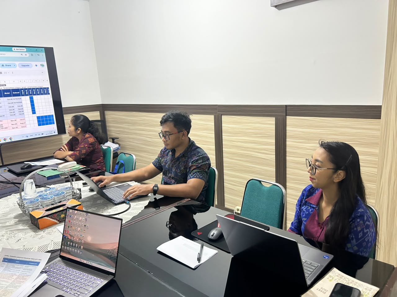 rapat-koordinasi-antara-tim-inti-tasforce-apt-dengan-kepala-bidang-penjaminan-mutu-internal-dan-pengembangan-unit-yayasan-pr-saraswati-denpasar