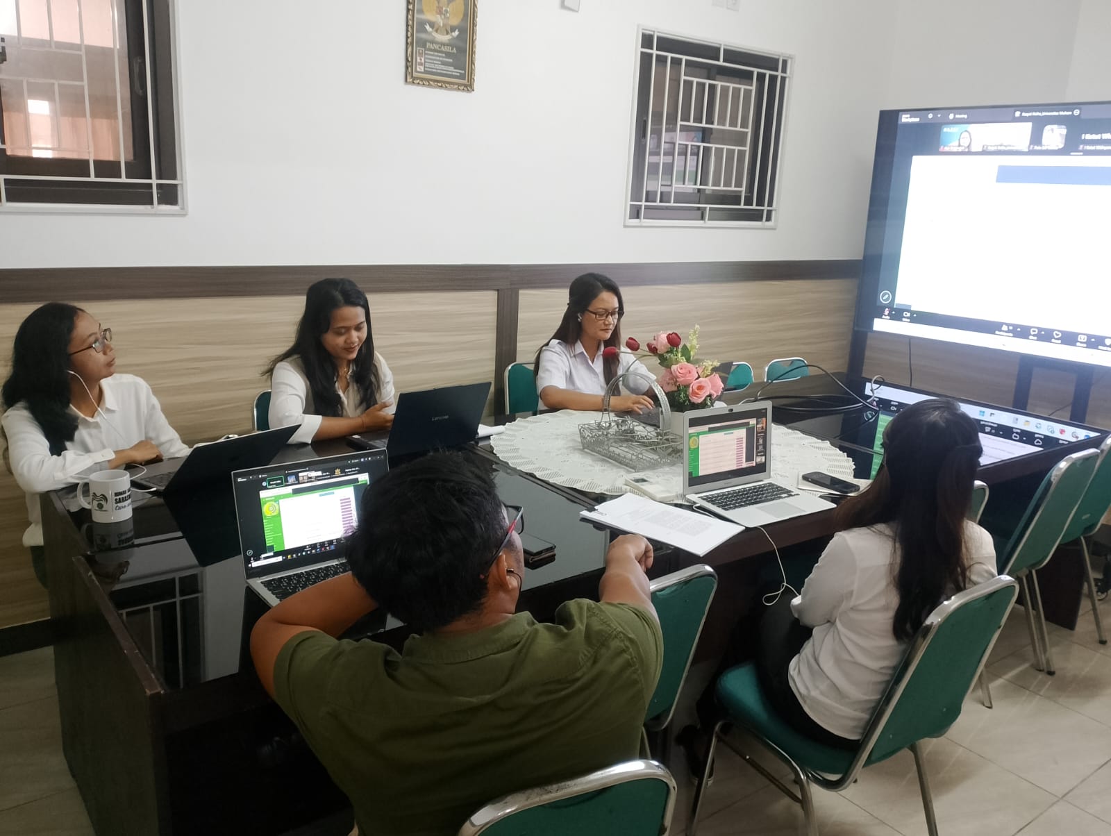 rapat-lpmi-pertemuan-daring-dengan-mitra-pengembang-teknologi-untuk-mematangkan-rancangan-sistem-penjaminan-mutu-internal-spmi-digital